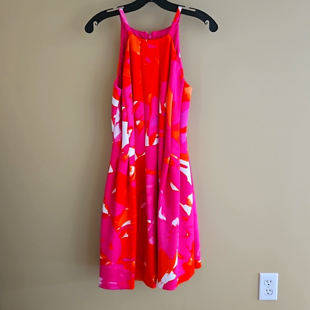 Vince Camuto, never been worn, size 6, very flattering dress